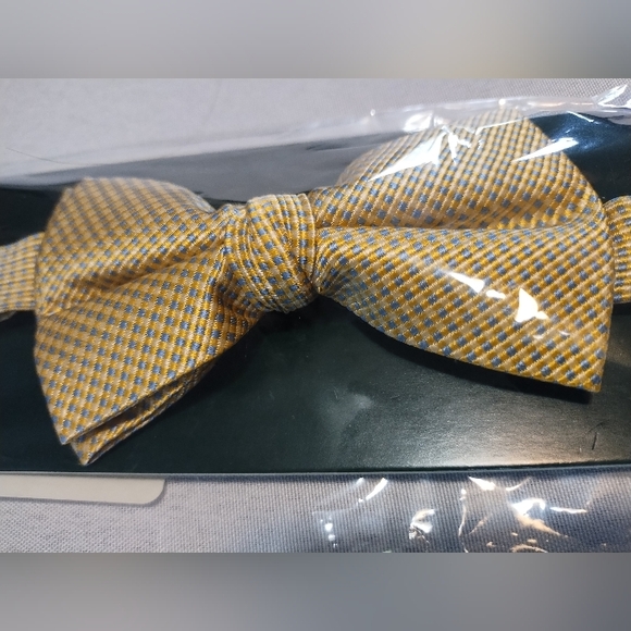 2 for $30 kids or women's bowties, two for sale - Picture 4 of 4